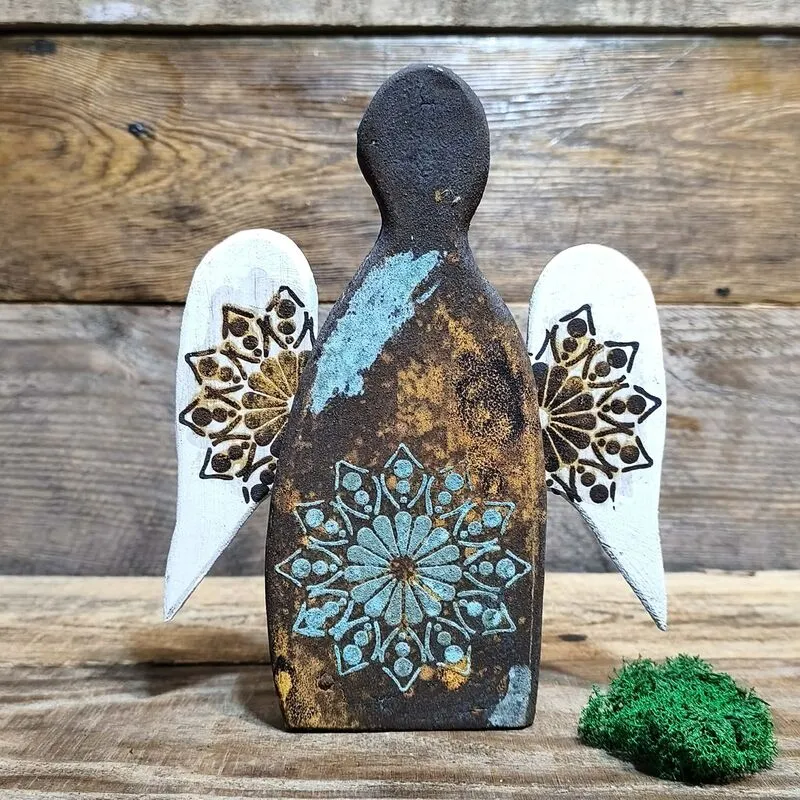 Drewniane ozdoby ścienne rzeźbiony anioł stróż wykonany ręcznie w drewnie