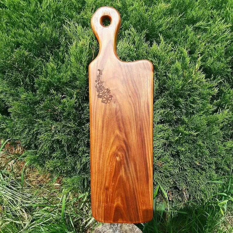Masywna deska z orzecha boliwijskiego rzemieślnicze rękodzieło Nela Wood
