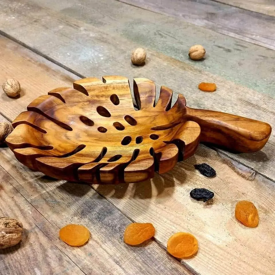 Ekskluzywne ozdobne misy i patery wyrzeźbione z drewna tekowego